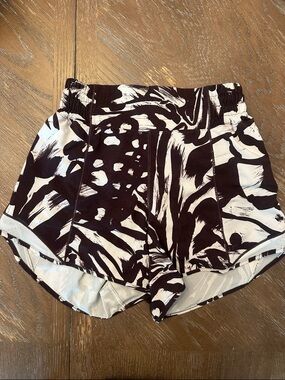 Lululemon hotty hot shorts size 2 long 4”
